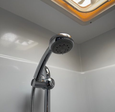 2016 Van Cruiser 22′ Cobra full