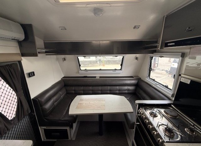 2016 Van Cruiser 22′ Cobra full