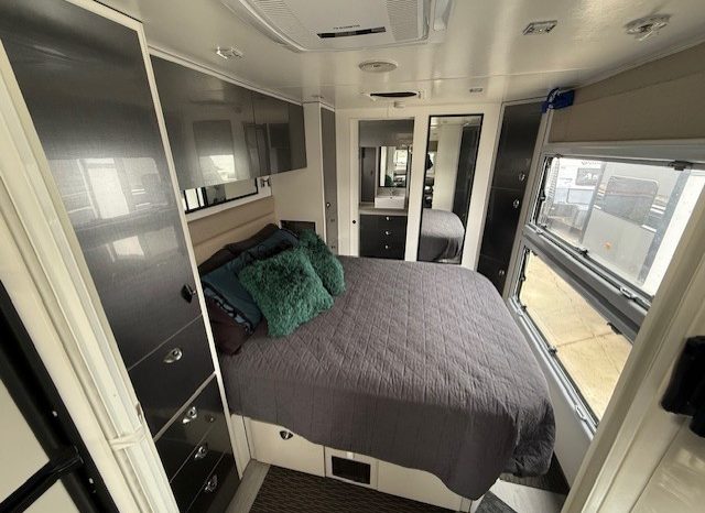 2016 Van Cruiser 22′ Cobra full