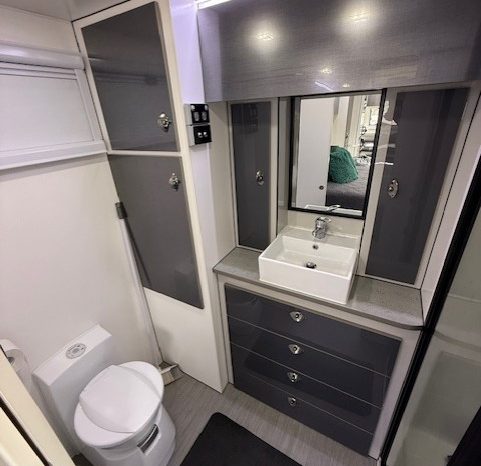 2016 Van Cruiser 22′ Cobra full