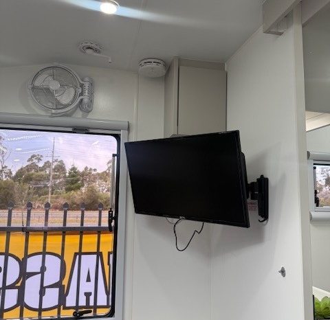 2025 Seascape Caravans Sunrunner 22-1FF 22′ full