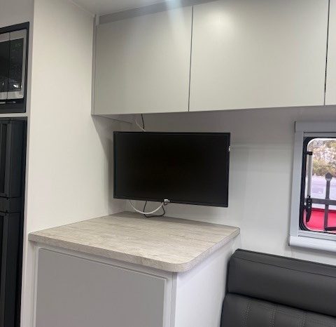 2025 Seascape Caravans Sunrunner 22-1FF 22′ full