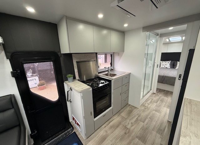 2025 Seascape Caravans Sunrunner 22-1FF 22′ full