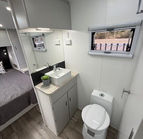 2025 Seascape Caravans Sunrunner 22-1FF 22′ full