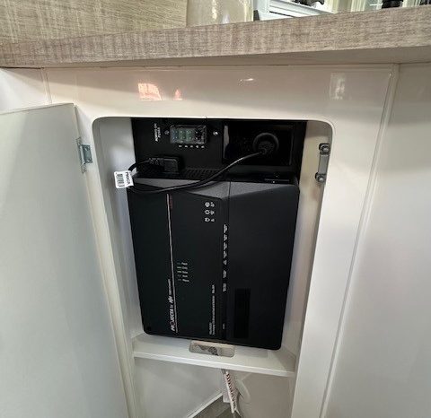 2025 Essential Caravans Ranger 21′ Design 5.2 Plus full