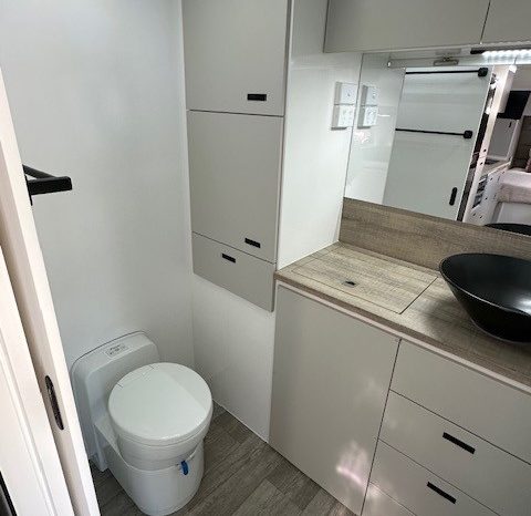 2025 Essential Caravans Ranger 21′ Design 5.2 Plus full