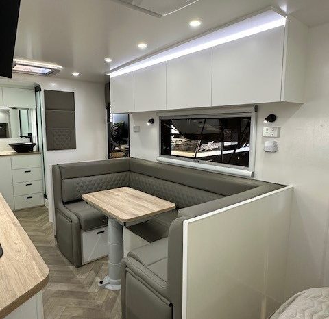 2026 Essential Caravans Outlander Off Road 21′ Design 210RD full