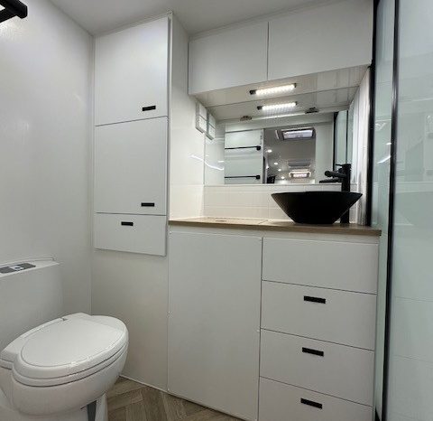 2026 Essential Caravans Outlander Off Road 21′ Design 210RD full