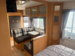 2012 Royal Flair 19′ Design Series full