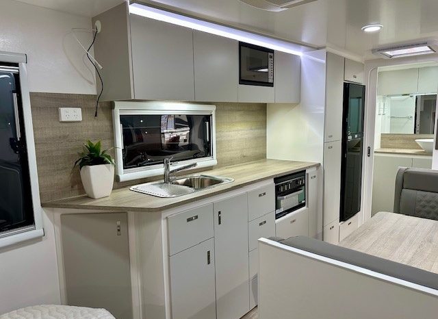 2026 Essential Caravans Ranger Semi Off Road 20’6″ Design 5.2 Club full