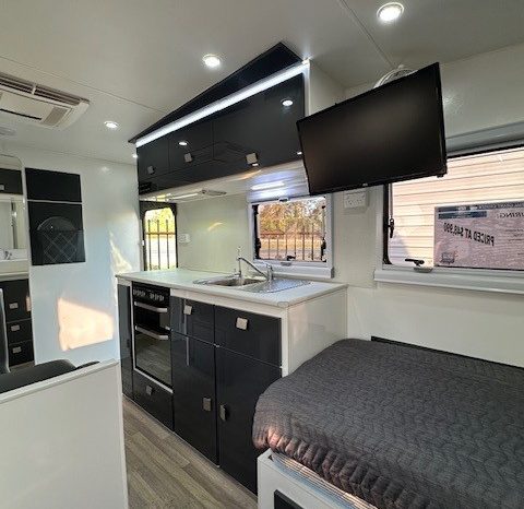 2021 Essential Caravans Cruiser 18’8″ Cafe & Single Beds full