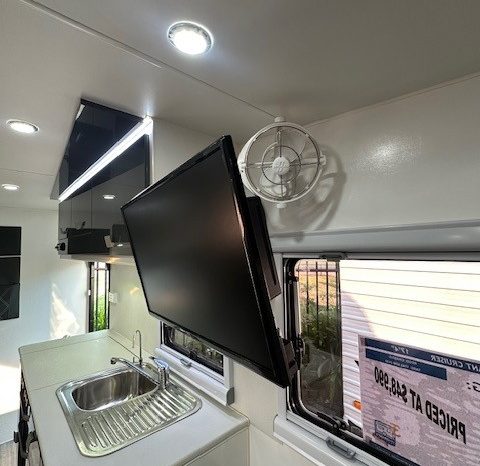 2021 Essential Caravans Cruiser 18’8″ Cafe & Single Beds full