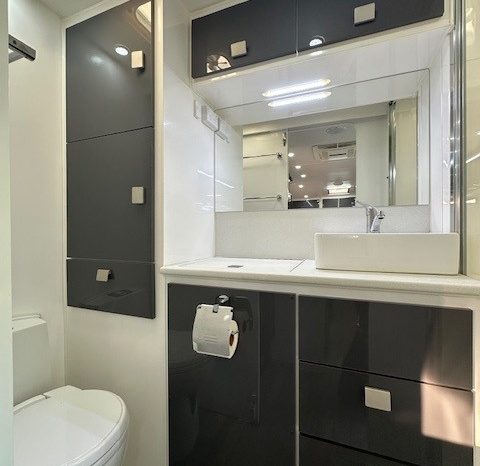 2021 Essential Caravans Cruiser 18’8″ Cafe & Single Beds full