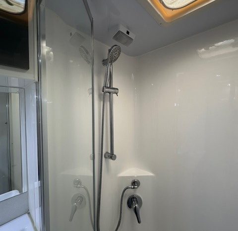 2021 Essential Caravans Cruiser 18’8″ Cafe & Single Beds full