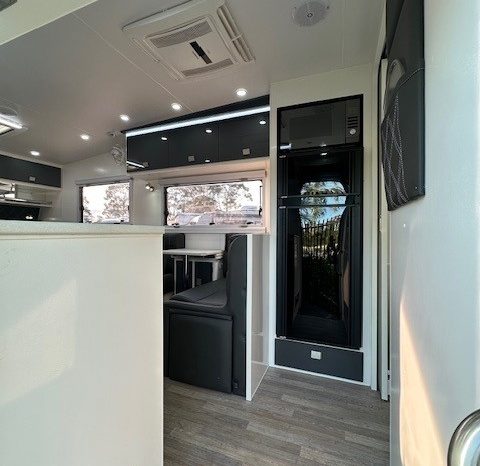 2021 Essential Caravans Cruiser 18’8″ Cafe & Single Beds full