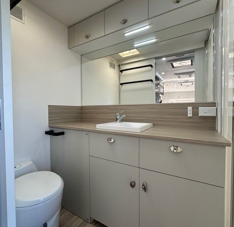 2021 Franklin Caravans Razor 20’6″ Cafe full