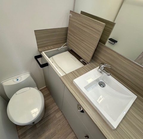 2021 Franklin Caravans Razor 20’6″ Cafe full