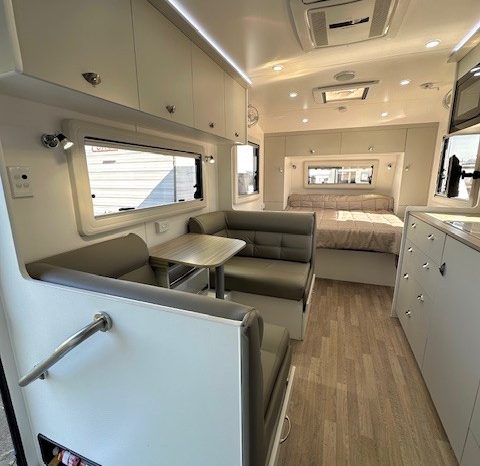 2021 Franklin Caravans Razor 20’6″ Cafe full