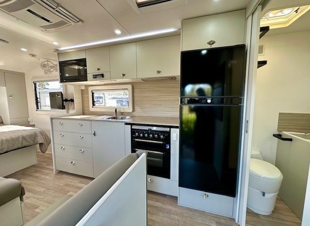 2021 Franklin Caravans Razor 20’6″ Cafe full