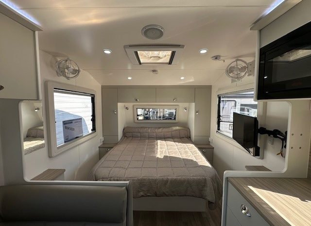 2021 Franklin Caravans Razor 20’6″ Cafe full