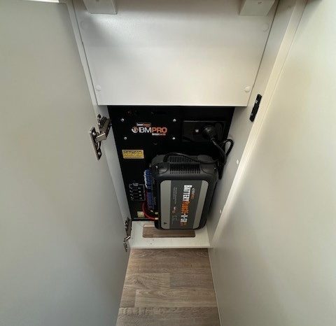 2021 Franklin Caravans Razor 20’6″ Cafe full