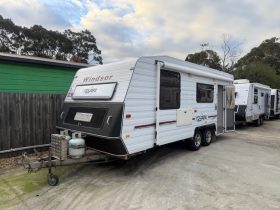 2006 Windsor Royale 21’6″
