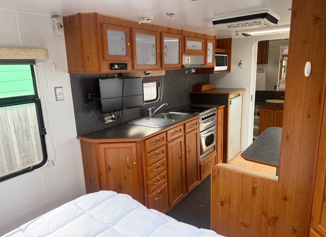 2006 Windsor Royale 21’6″ full