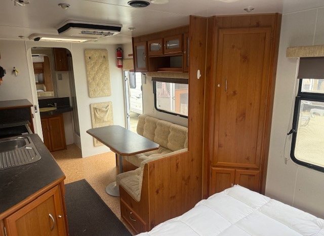 2006 Windsor Royale 21’6″ full