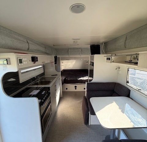 2017 New Age 20′ Wallaby 18ER full