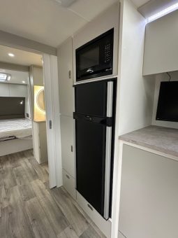 2026 Seascape Caravans 22′ Sunrunner Touring 22FF Club full