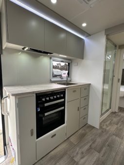 2026 Seascape Caravans 22′ Sunrunner Touring 22FF Club full
