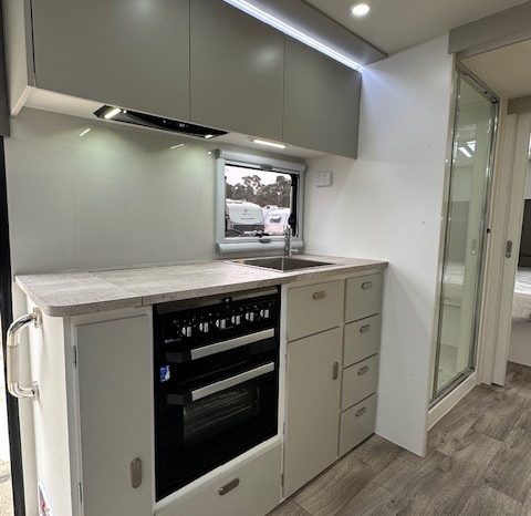 2026 Seascape Caravans 22′ Sunrunner Touring 22FF Club full
