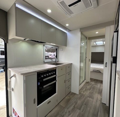 2026 Seascape Caravans 22′ Sunrunner Touring 22FF Club full