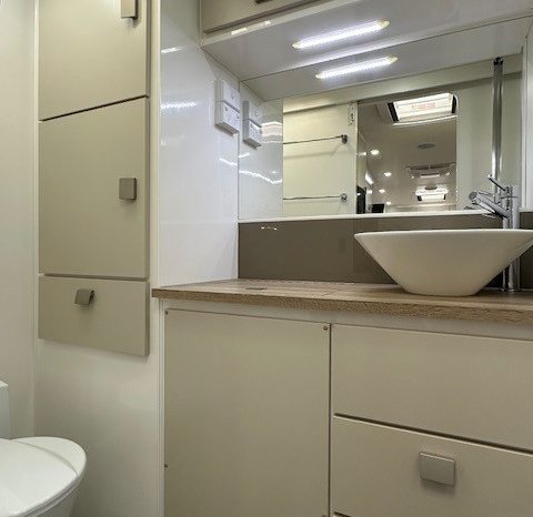2023 Essential Caravans Cruiser 20’6 Design 5.2 Cafe full