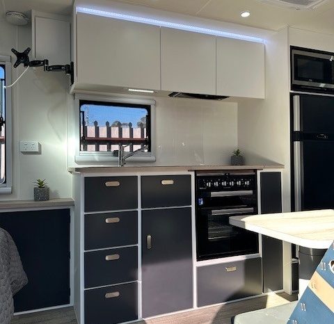 2026 Seascape Caravans 21′ Sunrunner 210-1F Family full