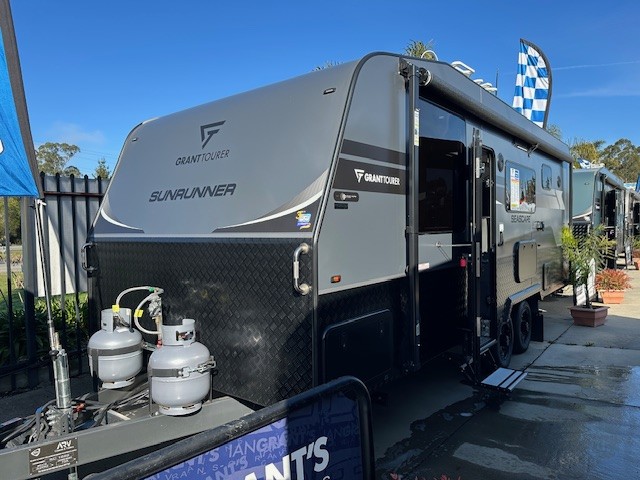 2026 Seascape Caravans 21′ Sunrunner 210-1F Family
