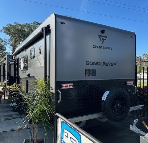 2026 Seascape Caravans 21′ Sunrunner 210-1F Family full