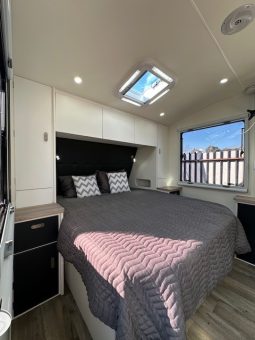 2026 Seascape Caravans 21′ Sunrunner 210-1F Family full