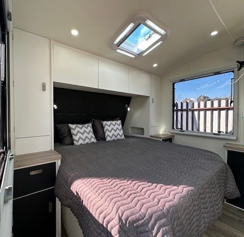 2026 Seascape Caravans 21′ Sunrunner 210-1F Family full
