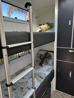 2026 Seascape Caravans 21′ Sunrunner 210-1F Family full