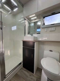 2026 Seascape Caravans 21′ Sunrunner 210-1F Family full