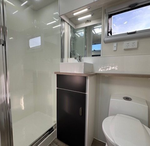 2026 Seascape Caravans 21′ Sunrunner 210-1F Family full