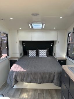 2026 Seascape Caravans 21′ Sunrunner 210-1F Family full