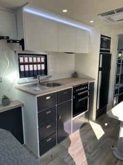 2026 Seascape Caravans 21′ Sunrunner 210-1F Family full