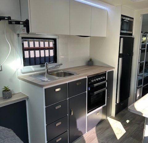 2026 Seascape Caravans 21′ Sunrunner 210-1F Family full
