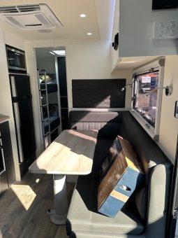 2026 Seascape Caravans 21′ Sunrunner 210-1F Family full