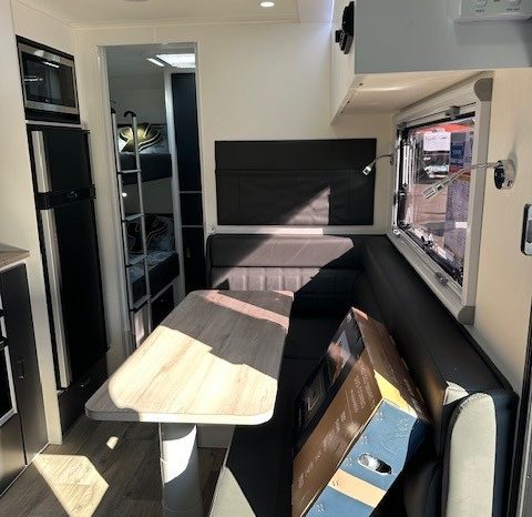 2026 Seascape Caravans 21′ Sunrunner 210-1F Family full