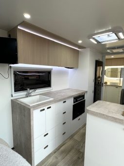 2026 Drive RV Alpha Edition 21’6″ Design 7 Cafe full