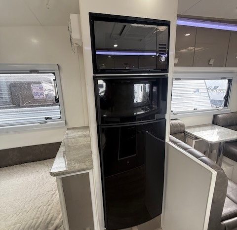 2017 Essential Caravans 19’6″ Cruiser – Single Beds full