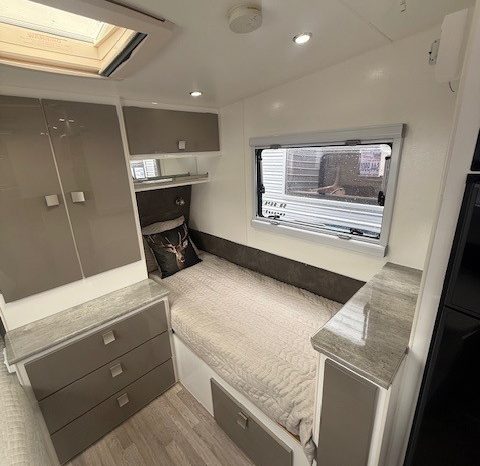 2017 Essential Caravans 19’6″ Cruiser – Single Beds full